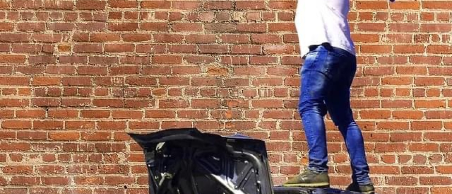 Köln Auto zertrümmern image 1