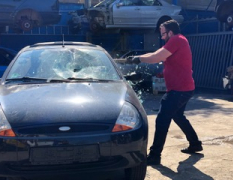 Köln Auto zertrümmern image 3