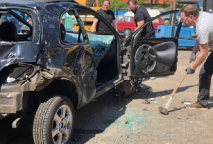 Köln Auto zertrümmern image 4