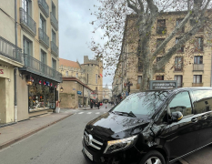 Barcelona VIP Minibus-Transfer image 3