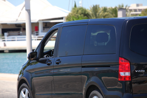 Flughafen Transfer für bis zu 8 Personen