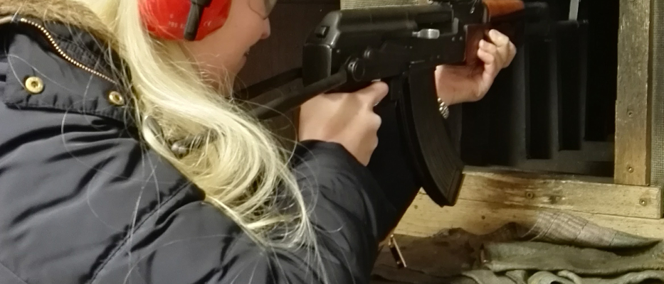 Bukarest Schießen mit AK47 und Pistole image 1