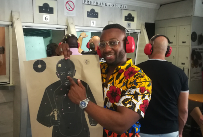 Bukarest Schießen mit AK47 und Pistole image 3