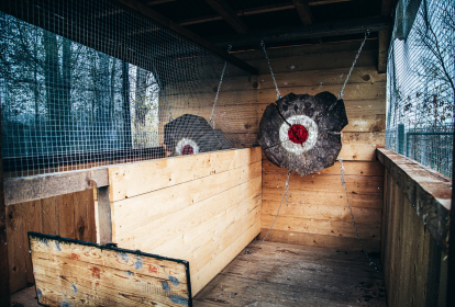 Prag Wettwerfen mit Axt, Messer und Shuriken image 8