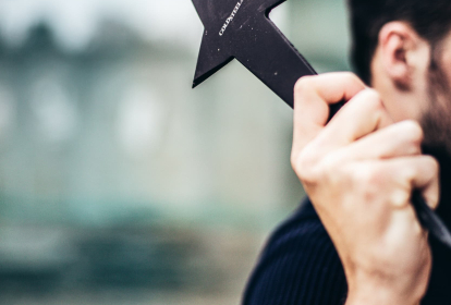 Prag Wettwerfen mit Axt, Messer und Shuriken image 10