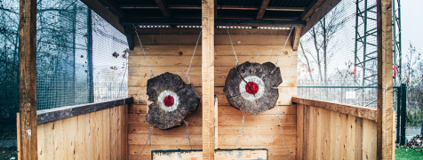 Prag Wettwerfen mit Axt, Messer und Shuriken image 2