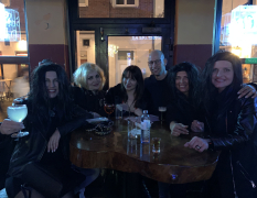 Düsseldorf Privater Pub Crawl mit männlicher Stripshow & Nachtclub image 4