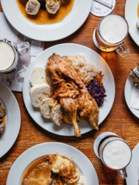 Traditionelles Dinner mit Getränke-Flatrate Prag