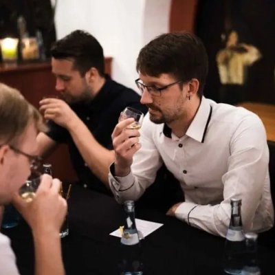 gin-tasting-str-4.webp image 4