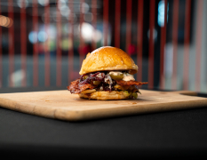 Prag Privater Gaming-Room mit Burger & Bier image 3