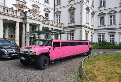 Düsseldorf Hummer Limousine image 8
