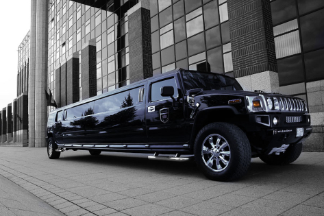 Flughafentransfer mit Hummer-Limo