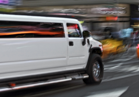 Flughafentransfer (Wien) mit Hummer-Limo