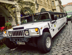 Prag Hummer Limousine image 3