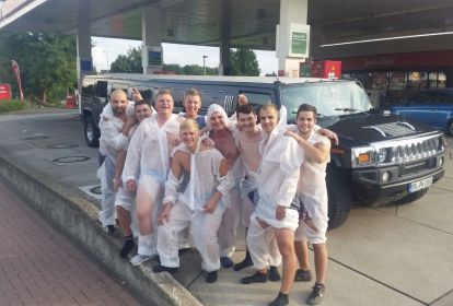 Düsseldorf Hummer Limousine image 2