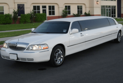 Madrid Lincoln Limousine image 3