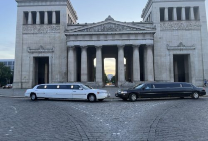 München Hummer Limousine mit Stripperin image 3