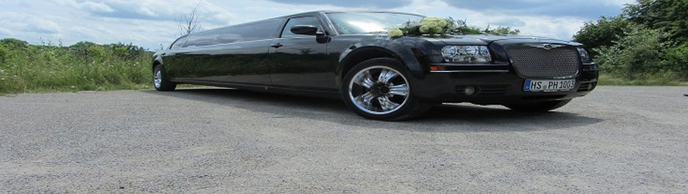 Düsseldorf Chrysler 300C Stretchlimousine image 1