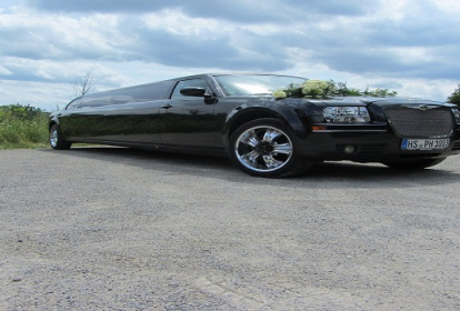 Düsseldorf Chrysler 300C Stretchlimousine image 1