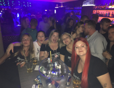 Bratislava Tisch & Getränke im Nachtclub image 4