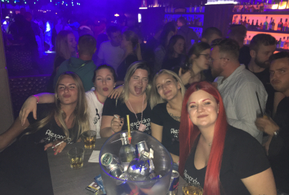 Bratislava Tisch & Getränke im Nachtclub image 4