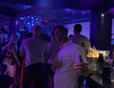 Bratislava Tisch & Getränke im Nachtclub image 3