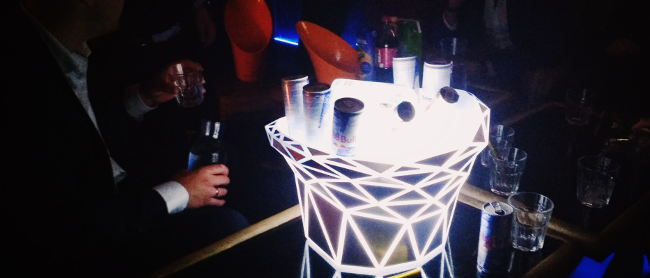 Bratislava Tisch & Getränke im Nachtclub image 1