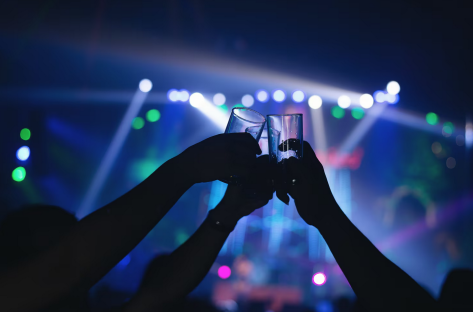 Öffentliche Kneipentour mit Nachtclub-Besuch