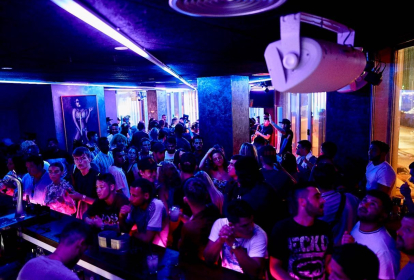 Ibiza Clubbesuch mit VIP-Eintritt und Tischreservierung image 2