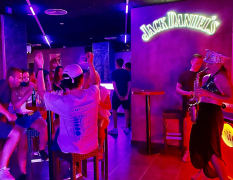 Ibiza Clubbesuch mit VIP-Eintritt und Tischreservierung image 3