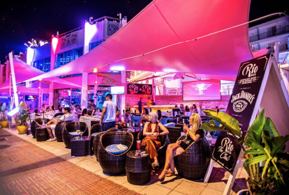 Ibiza Clubbesuch mit VIP-Eintritt und Tischreservierung image 1