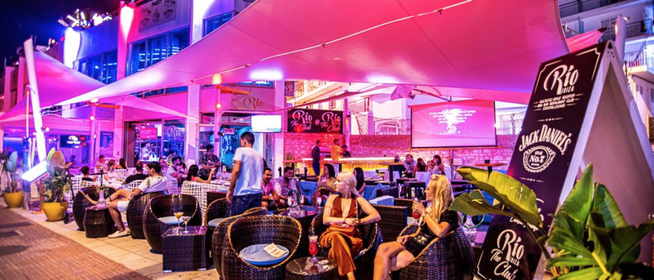 Ibiza Clubbesuch mit VIP-Eintritt und Tischreservierung image 1