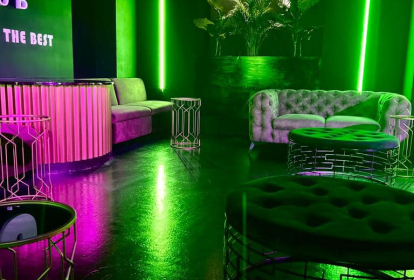 Prag Tisch & Getränke im FU Nachtclub image 2