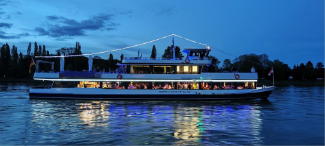 Bootsrundfahrt auf dem Rhein am Abend | JGA in Köln | Pissup Reisen