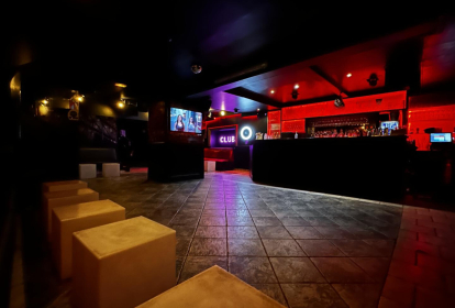 Paris Nachtclub Eintritt & Flasche Alkohol image 3