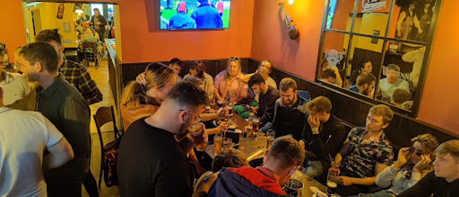 Prag Dinner mit Sportübertragung image 1