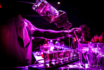 Paris Nachtclub Eintritt & Flasche Alkohol image 1