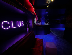 Paris Nachtclub Eintritt & Flasche Alkohol image 4