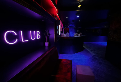 Paris Nachtclub Eintritt & Flasche Alkohol image 4