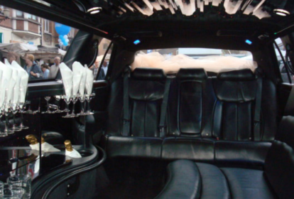 Dublin Limousinen-Flughafentransfer mit Stripshow image 2