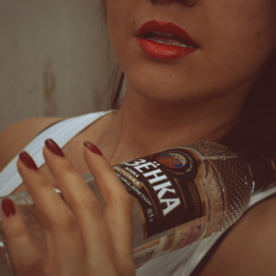 young-woman-g553744797-1920.jpg image 1