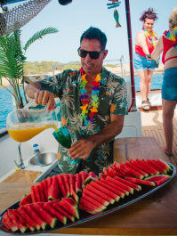Partyboot am Morgen mit Open Bar & Wassersport Ibiza