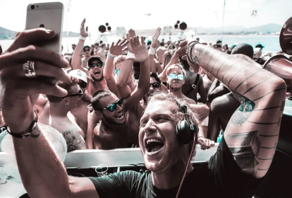 Hamburg Private Barkassenfahrt mit Getränke-Flatrate image 1