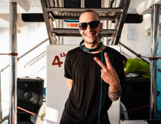 Barcelona Party-Boot image 3