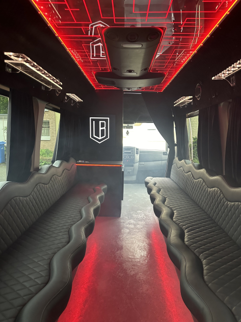 Mega-Vip Bus (Up to 16 Pax) - 1 Hour