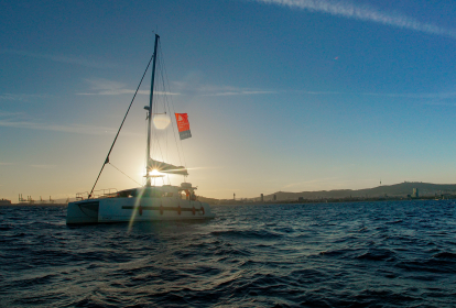 Barcelona Privater Katamaran image 1