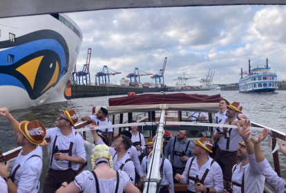Hamburg Private Bootstour mit Stripperin image 8