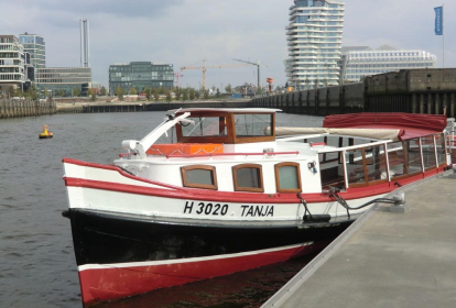 Hamburg Private Bootstour mit Stripperin image 2