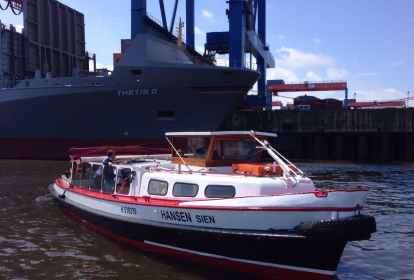 Hamburg Private Bootstour mit Stripperin image 3