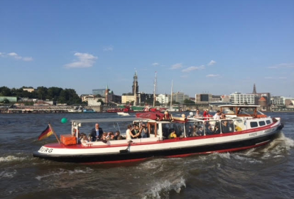 Hamburg Private Bootstour mit Stripperin image 5